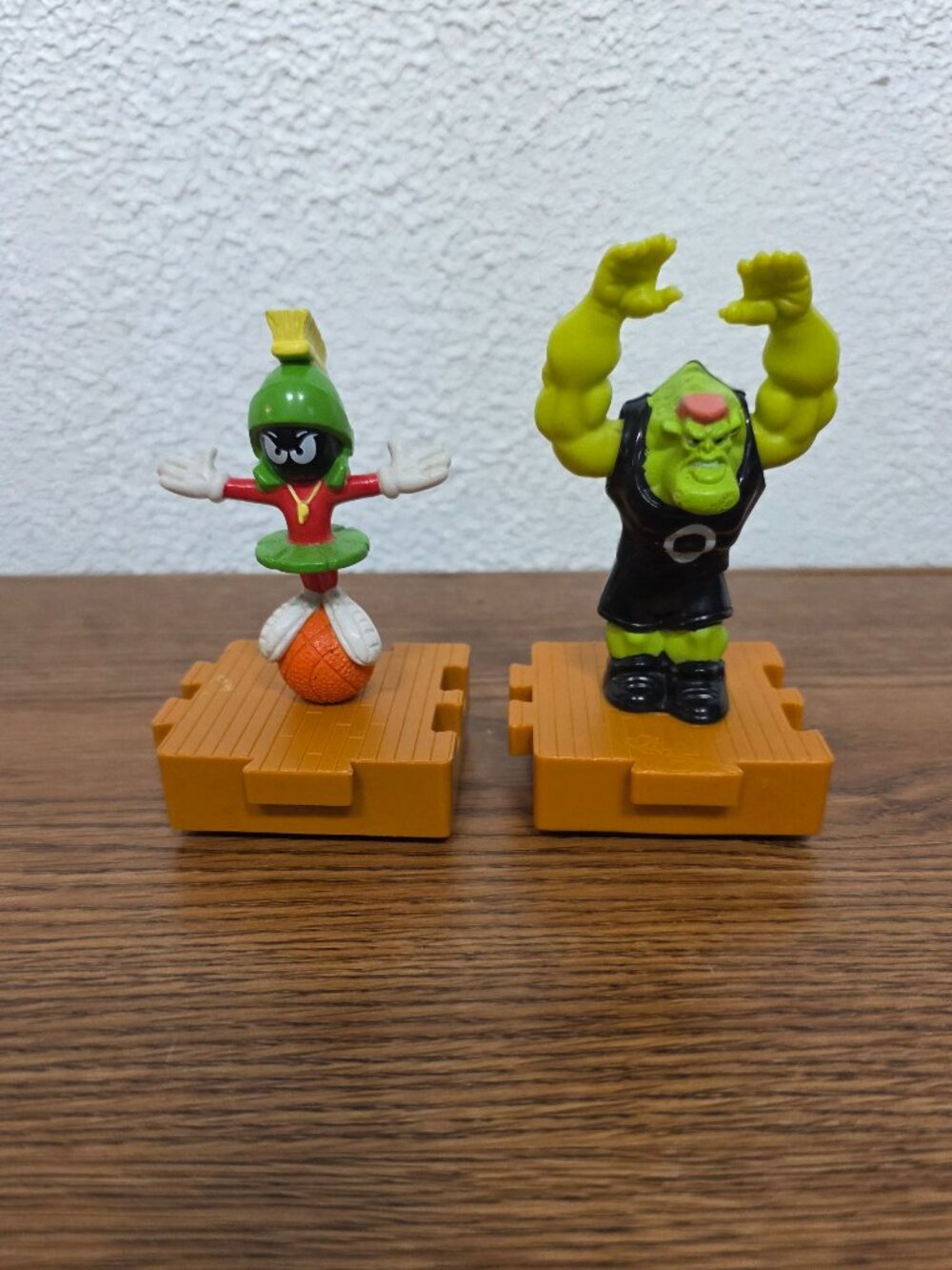 Vintage McDonalds 1996 Space Jam Looney Tune Action Figures Lot of 2